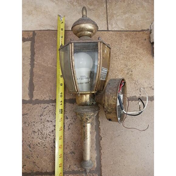 AGED BRASS Motion Outdoor Light Fixture Farmhouse Cottage Beachy Movie Set Prop - Picture 11 of 16
